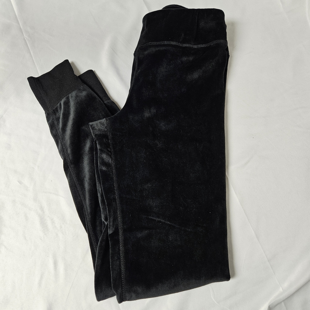 Wander Small Black Velvet Leggings